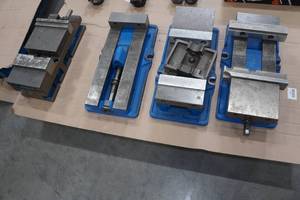 lot 362 image: 4 Kurt Machine Vises
