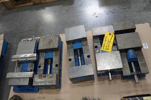 lot 361 image: 4 Kurt Machine Vises