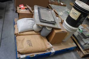 lot 323 image: Assorted Sandblasting Media and Accessories