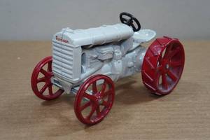 lot 79 image: Vintage Cast Iron Fordson Tractor