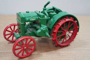 lot 80 image: Vintage Cast Iron Case Tractor