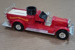 lot 83 image: Vintage Ertl John Deere Company Coin Bank