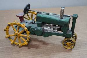 lot 84 image: Vintage Cast Iron Tractor Replica