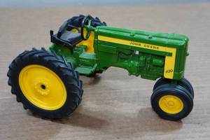 lot 86 image: Vintage Ertl John Deere Model 420 Tractor Replica