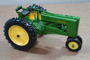 lot 87 image: Vintage Ertl John Deere Model A Tractor Replica