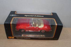 lot 103 image: Maisto 118 Scale 1955 Mercedes Benz Replica