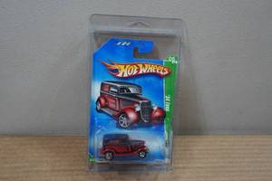 lot 125 image: Hot Wheels Treasure Hunt Series - Custom 34 Ford