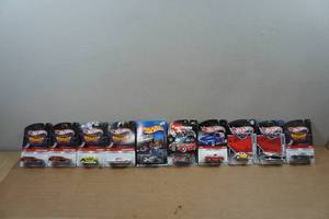 lot 140 image: 10 Hot Wheels - Waynes Garage, Mothers, Jiffy Lube, Garage