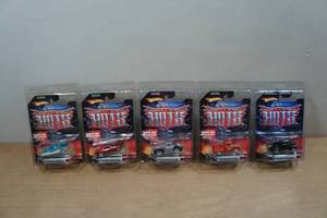 lot 142 image: 5 Hot Wheels Ulra Hots Series