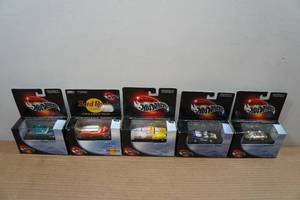 lot 151 image: 5 Hot Wheels 100% Series
