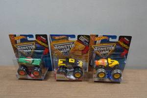 lot 176 image: 3 Hot Wheels Monster Jam Trucks - Crushable Cars