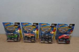 lot 181 image: 4 Hot Wheels Monster Jam Trucks - with Battle Slammer
