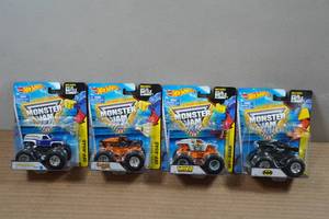 lot 211 image: 4 Hot Wheels Monster Jam Trucks - with Battle Slammer