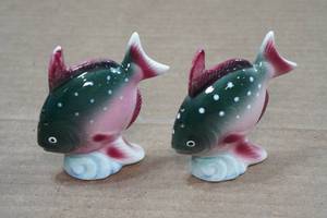 lot 265 image: Vintage Salt and Pepper Shakers - Fish