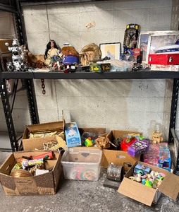 lot 274 image: Large Assortment of Collectibles