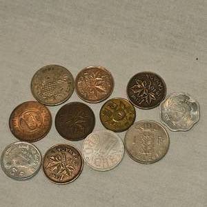 lot 13 image: Lot of 12 Foreign Coins