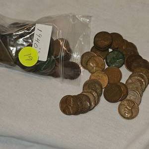 lot 19 image: Bag of 100 1940s Wheatback Pennies