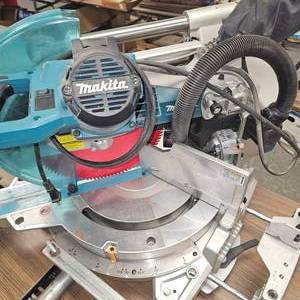 lot 60 image: Like New Working 12 Makita Sliding Compound Saw with Stand