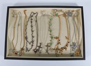 lot 22 image: Better Costume Jewelry Lot - 14 Necklaces