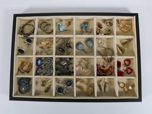 lot 20 image: Better Costumer Jewelry Lot - Earrings 30 pairs