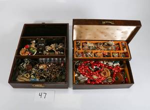 lot 47 image: Huge Vintage Costume Jewelry Estate Collection Lot