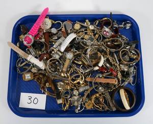 lot 30 image: Large Lot of VintageMiscellaneous Watches
