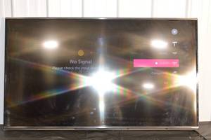 lot 72 image: LG 55UF7600 55-inch Ultra HD LED Smart TV - 4K HDMI Ready