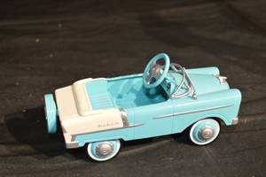 lot 92 image: Chevrolet Bel Air Convertible Toy Car Turquoise & White
