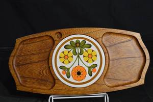 lot 100 image: Galley Craft Quality Woodware Serving Tray with Floral Ceramic Inlay