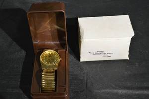 lot 112 image: Reizen 7001194E Mens Gold-Tone Expansion Band Watch