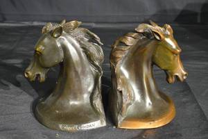 lot 131 image: Goddan Horse Head Bookends Pair - Bronze Tone Metal Sculpture