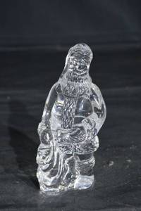 lot 136 image: Waterford Clear Glass Santa Claus Figurine - Christmas Ornament