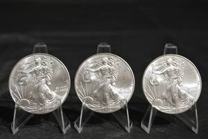 lot 3 image: 2015 American Silver Eagle 1 oz Silver Dollar - Lot of 3