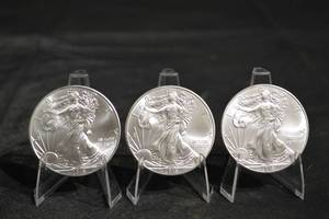 lot 4 image: United States Mint American Silver Eagle - 1 oz .999 Fine Silver Dollar (Lot of 3)