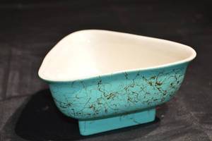 lot 338 image: Turquoise Crackle-Glaze Ceramic Bowl with Pedestal Base