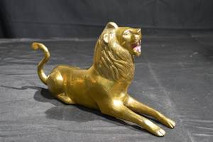 lot 344 image: Gold Tone Lion Statue - Reclining Decorative Figurine