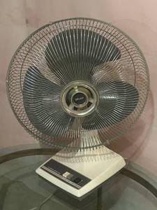 lot 45C image: LL - Vintage 16-Inch Oscillating Fan - 4-Speed Metal Cage
