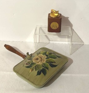 lot 109C image: LL - Brass Table Lighter on Wooden Block  Vintage Hand-Painted Floral Metal Crumb Catcher