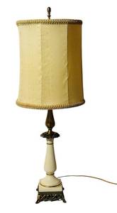 lot 110C image: LL - Vintage Table Lamp