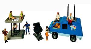 lot 205C image: LL - Vintage Fisher-Price Mobile TV Unit 309 - Vintage Playset with Figures & Accessories