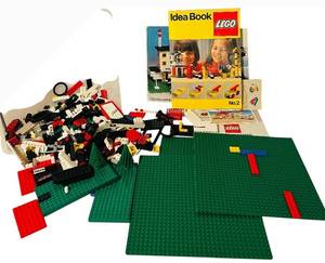 lot 206C image: LL - Vintage LEGO Idea Book No. 2 - 280 Interlocking Pieces, Green Baseplates, Police Elements