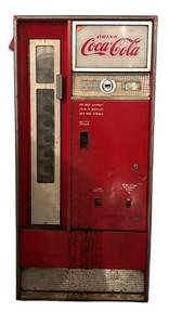G - Vintage Coca-Cola Vintage Soda Machine - Coin-Operated