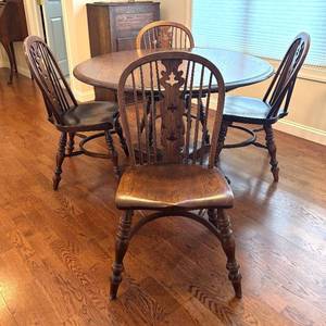 lot 11R image: K - Vintage Round Oak Dining Table Set with 4 Chairs