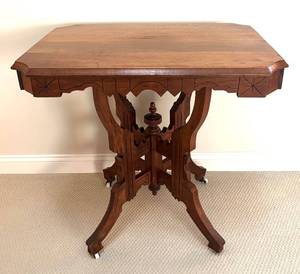 lot 16R image: BR - Antique East Lake Style Parlor Table