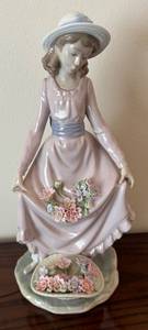 lot 28R image: DR - Flowers in the Basket Lladr Porcelain Figurine