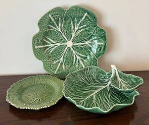 lot 32R image: DR - Bordallo Pinheiro Leaf Serving Platter Set - 3-Piece Green Ceramic from Portugal
