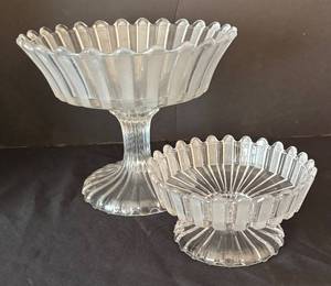 lot 36 image: Vintage Bakewell Frosted Ribbon Compote Glass Dishes
