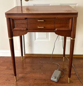 lot 177R image: K - Vintage Singer Touch & Sew Sewing Machine in Cabinet