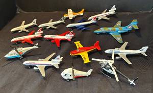lot 195R image: LR - Model Airplanes & Helicopters Lot - United, Swissair, Air France, Lufthansa, BA and More