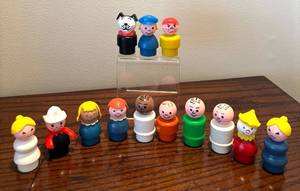 lot 246R image: K - Vintage Fisher-Price Little People Vintage Figurines